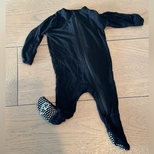 Kickee Pants zipper footies, size NB, black